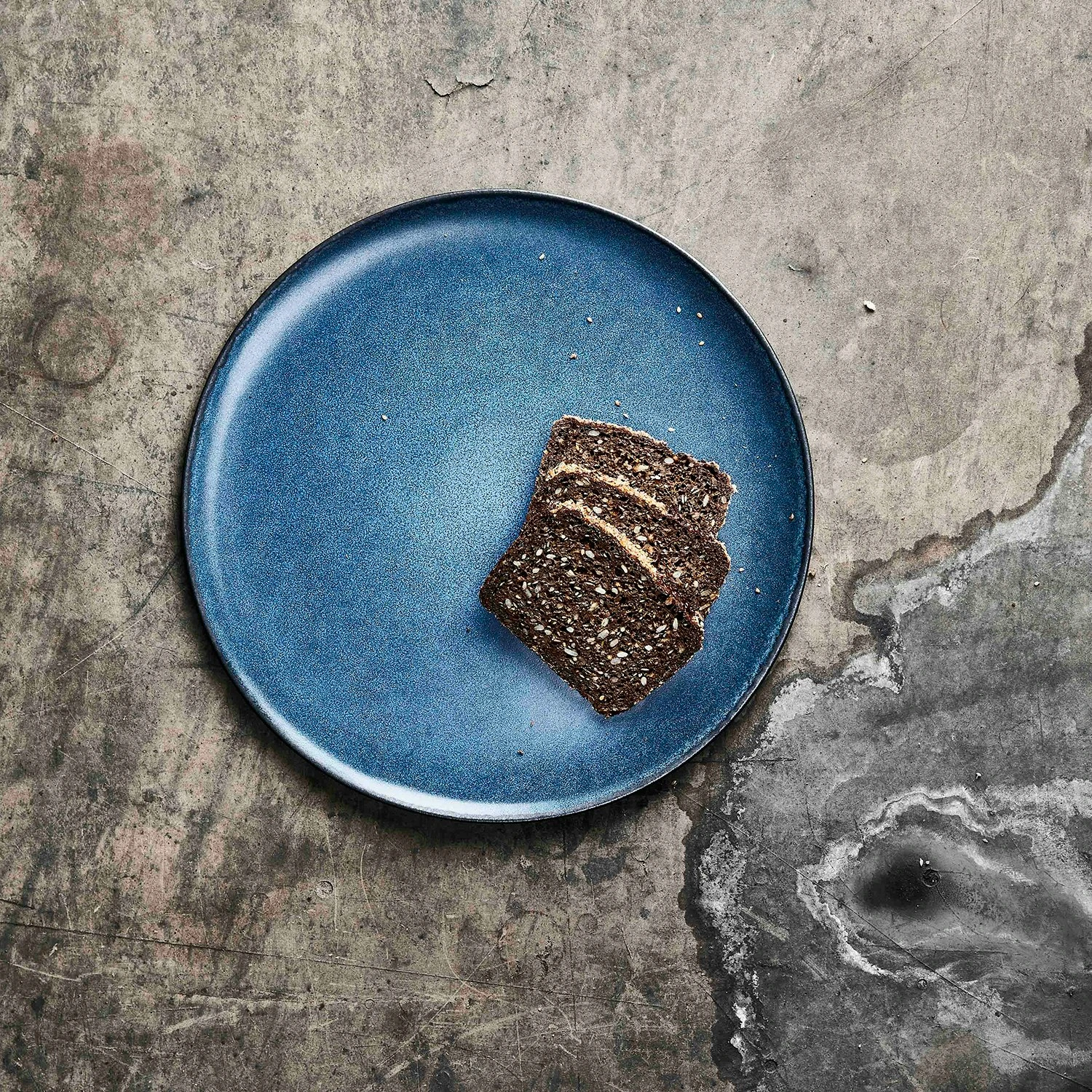 Aida Raw Servierteller 34 Cm, Midnight Blue 4 Aida Raw Servierteller 34 Cm, Midnight Blue – Bild 2