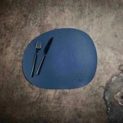 Aida Raw Organic Tischset 33,5x41 Cm, Insignia Blue -Alderaine Geschaft aida raw tischset organic 14