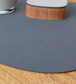 LIND DNA Curve Double Tischset L, Dunkelblau/ Schwarz 12 LIND DNA Curve Double Tischset L, Dunkelblau/ Schwarz -Alderaine Geschaft lind dna curve double tischset l 39