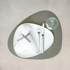 LIND DNA Curve Nupo Tischset L, 37x44 Cm/ Army Green 6 LIND DNA Curve Nupo Tischset L, 37x44 Cm/ Army Green -Alderaine Geschaft lind dna curve nupo tischset l 37x44 cm 45