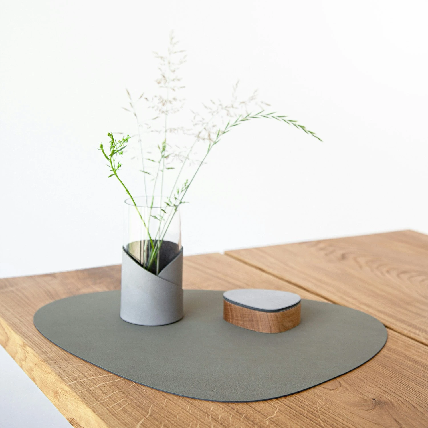 LIND DNA Curve Nupo Tischset L, 37x44 Cm/ Army Green 5 LIND DNA Curve Nupo Tischset L, 37x44 Cm/ Army Green – Bild 3