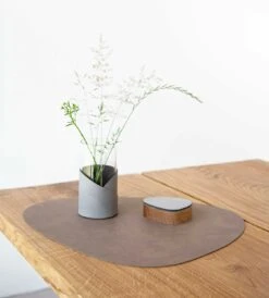 LIND DNA Curve Nupo Tischset L, 37x44 Cm/ Braun -Alderaine Geschaft lind dna curve nupo tischset l 37x44 cm 83