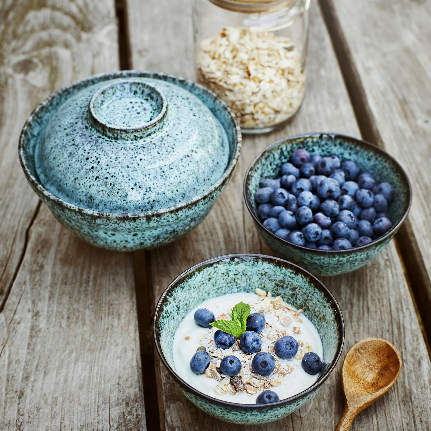 Madam Stoltz Schüssel Mit Deckel 35 Cl, Benzingrün 5 Madam Stoltz Schüssel Mit Deckel 35 Cl, Benzingrün – Bild 3