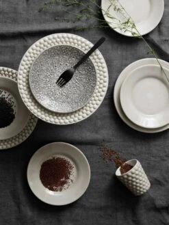 Mateus Lace Platte Ø34cm, Grau 10 Mateus Lace Platte Ø34cm, Grau -Alderaine Geschaft mateus lace platte 34cm blau 5