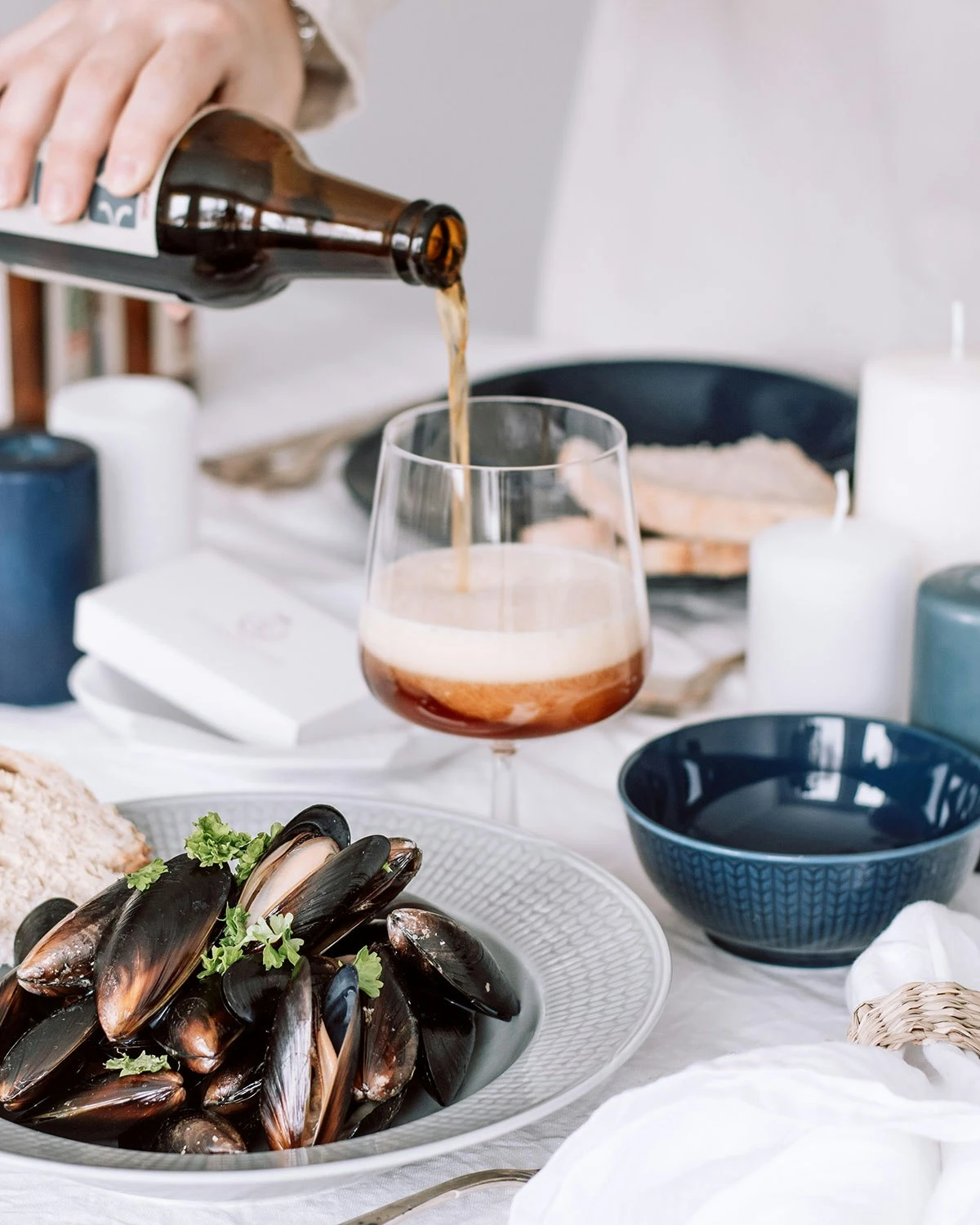 Rörstrand Swedish Grace Schüssel 60 Cl, Mitternachtsblau 4 Rörstrand Swedish Grace Schüssel 60 Cl, Mitternachtsblau – Bild 2